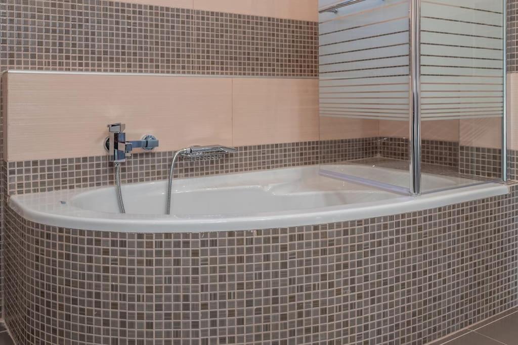 "Aeolos" Luxury Villa 普雷韦扎 外观 照片